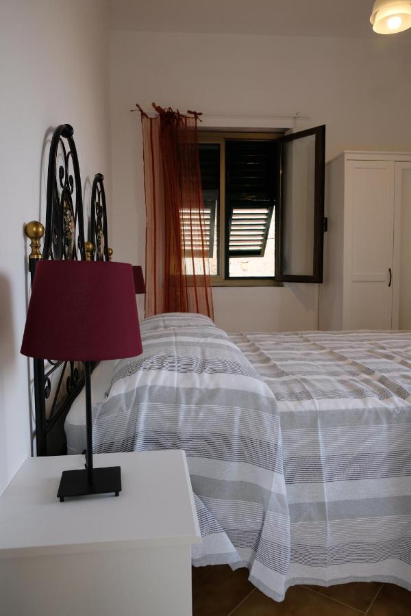 Countryhouse Traversa Du Furnu Imperia Bagian luar foto